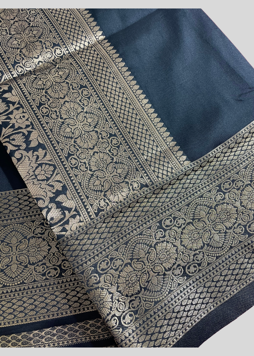 Black color soft kanchipuram silk saree with zari weaving work [SKU:S100361]