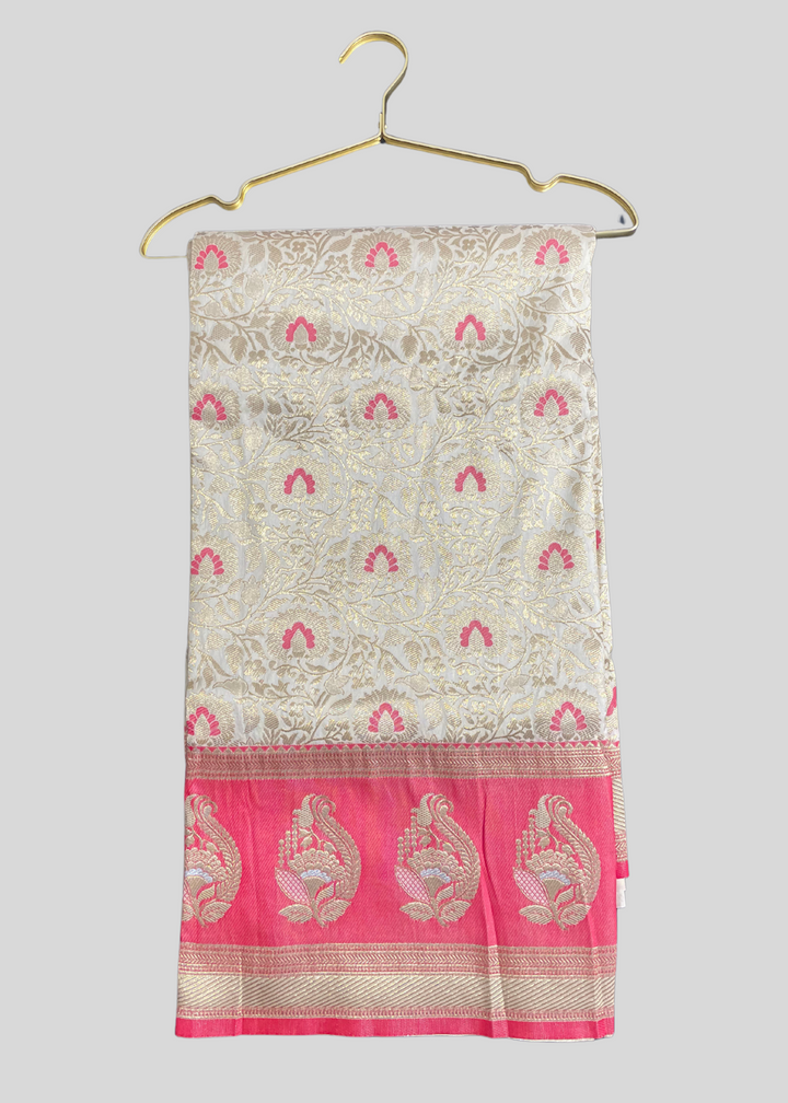 Off white color kanchipuram silk saree with zari weaving work [SKU:S101603]
