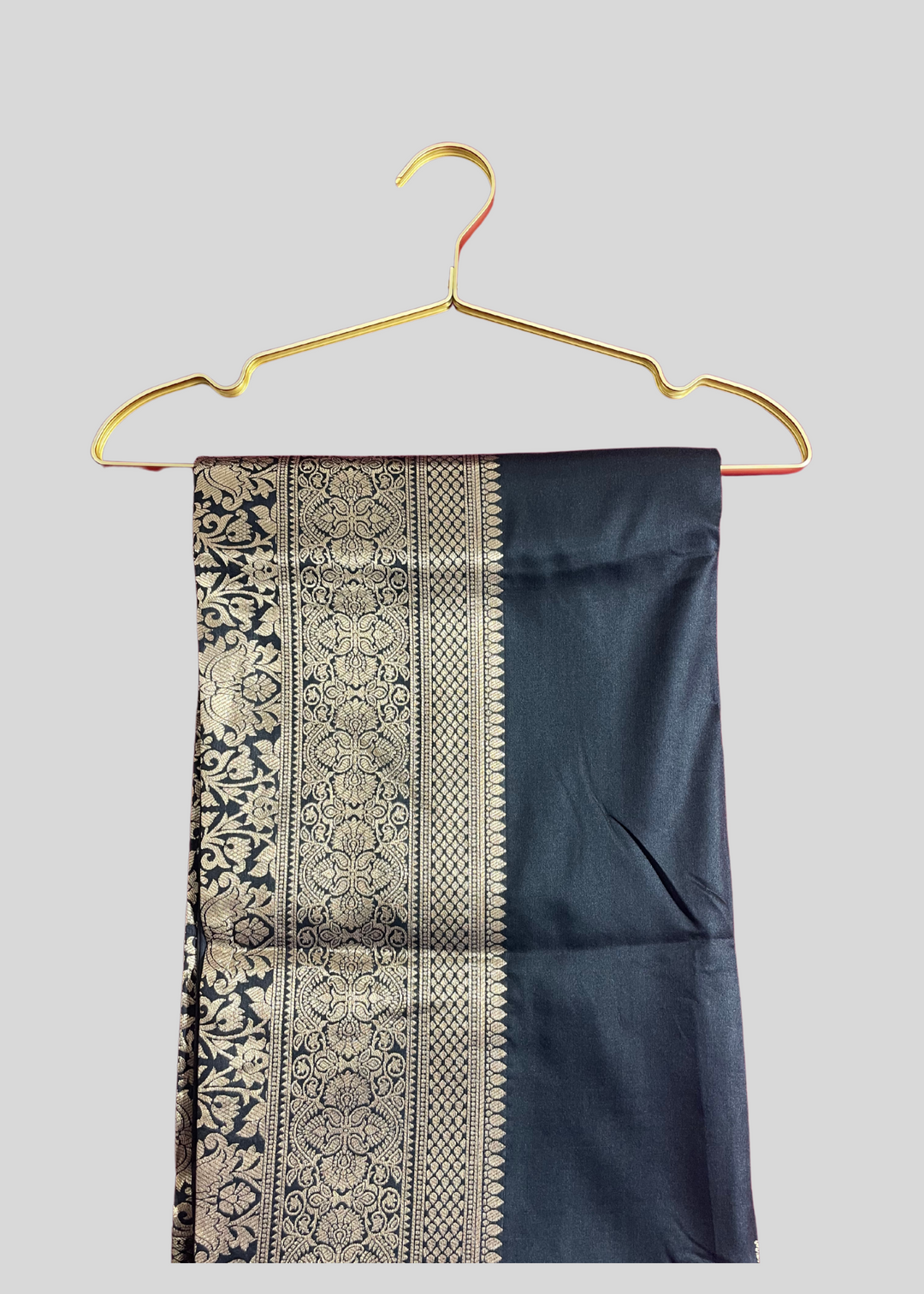 Black color soft kanchipuram silk saree with zari weaving work [SKU:S100361]