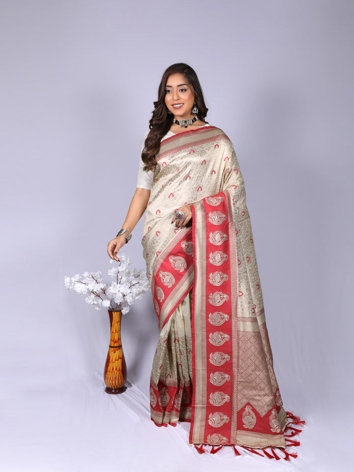 Off white color kanchipuram silk saree with zari weaving work [SKU:S101603]
