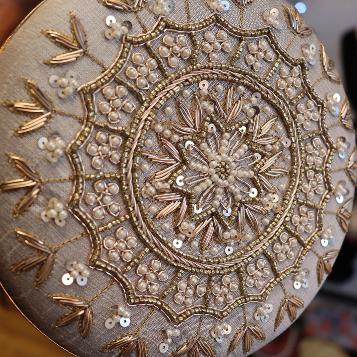 Chakra Round Clutch Grey [C103292]